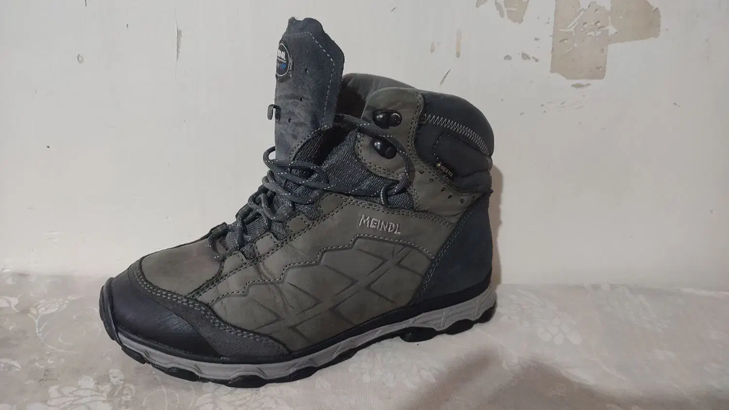 نیم پوتین|کیف، کفش، کمربند|ملایر, |دیوار