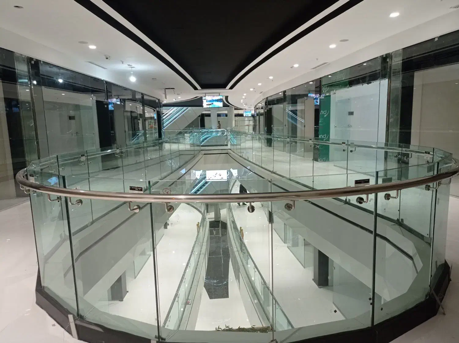 شیشه سکوریت.کرکره برقی|خدمات پیشه و مهارت|نیشابور, بنیاد شهید|دیوار