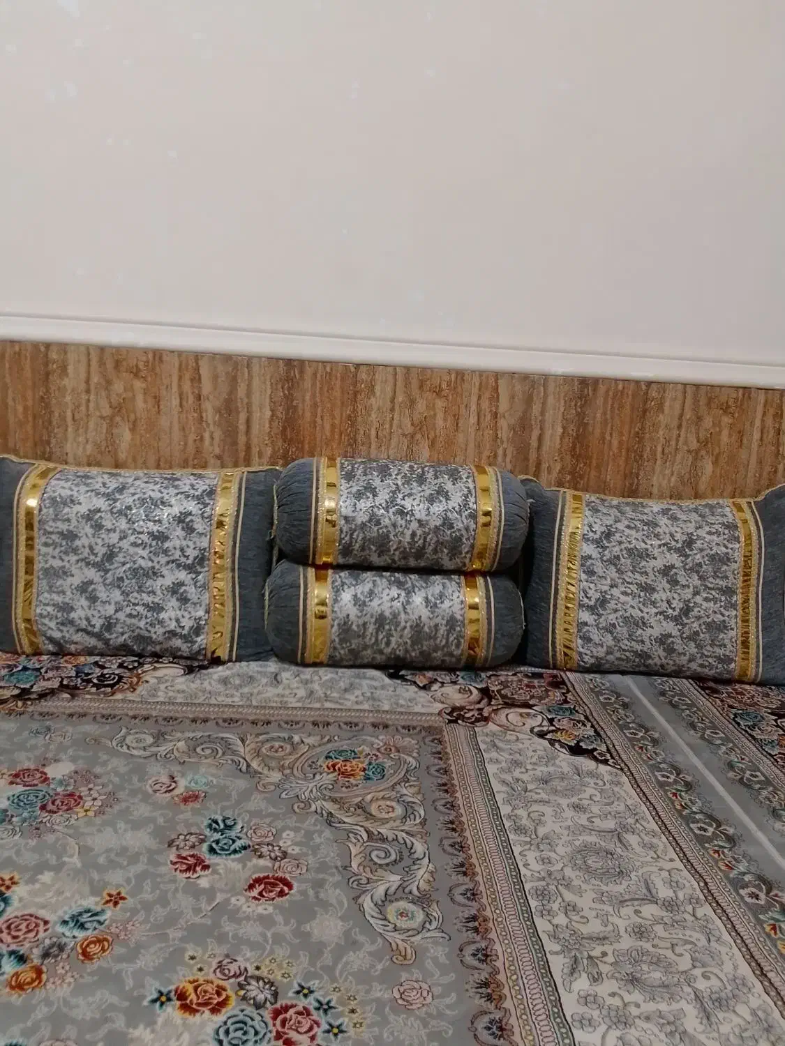 بالشت و پشتی سلطنتی|پشتی|شیراز, شاپورجان|دیوار