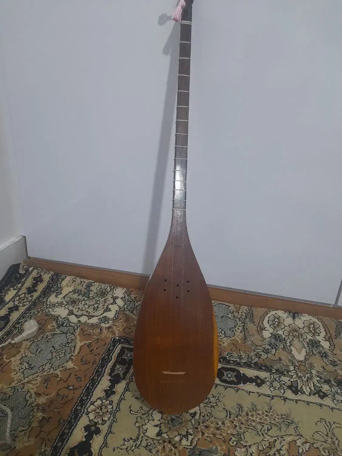 تنبور اهورا|سازهای سنتی|میاندوآب, |دیوار