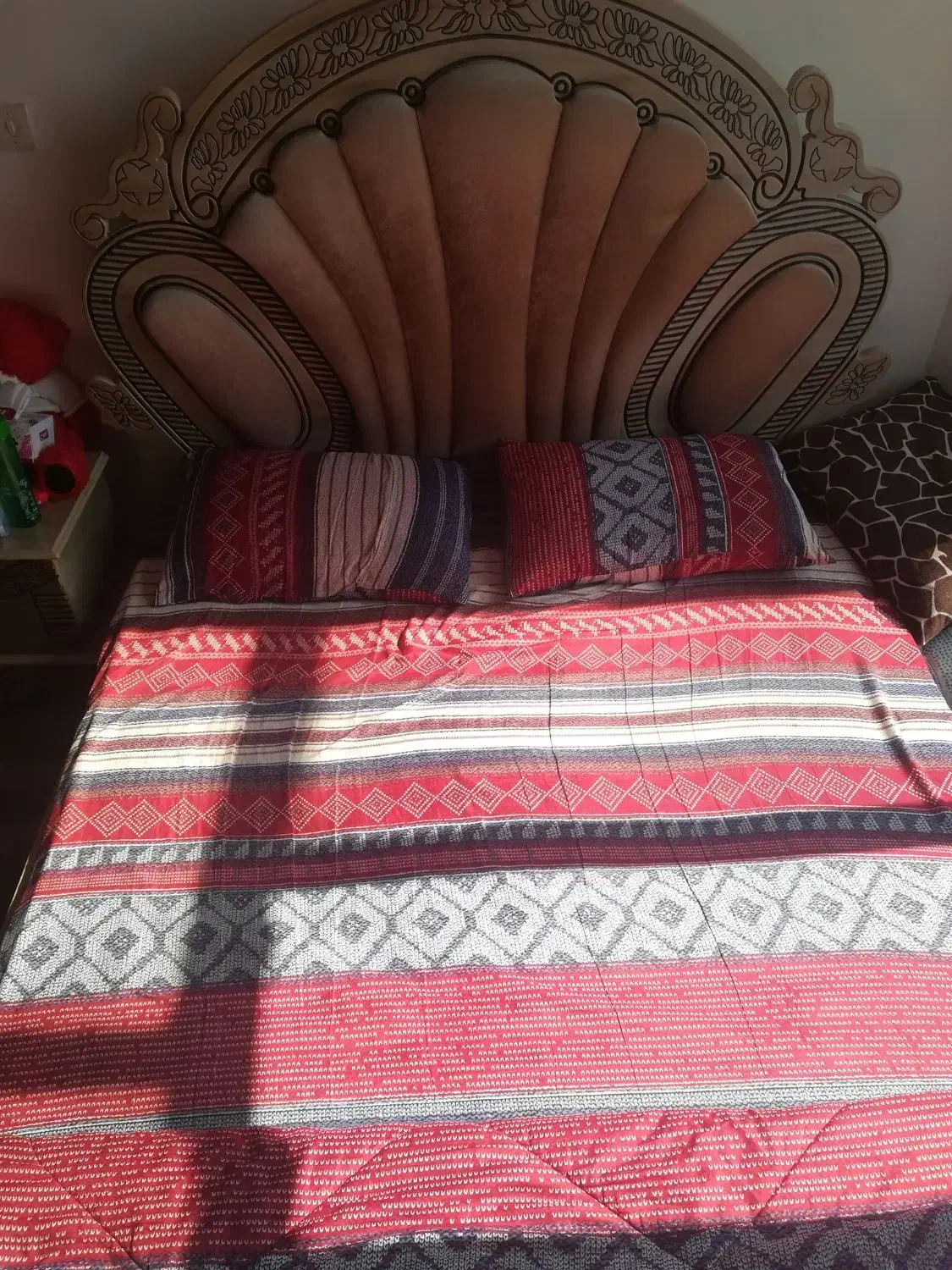 سرویس خواب دو نفره|تخت و سرویس خواب|صدرا-فارس, فاز ۱|دیوار