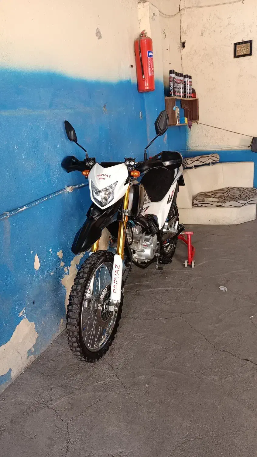 پرواز|موتورسیکلت|میانه, |دیوار