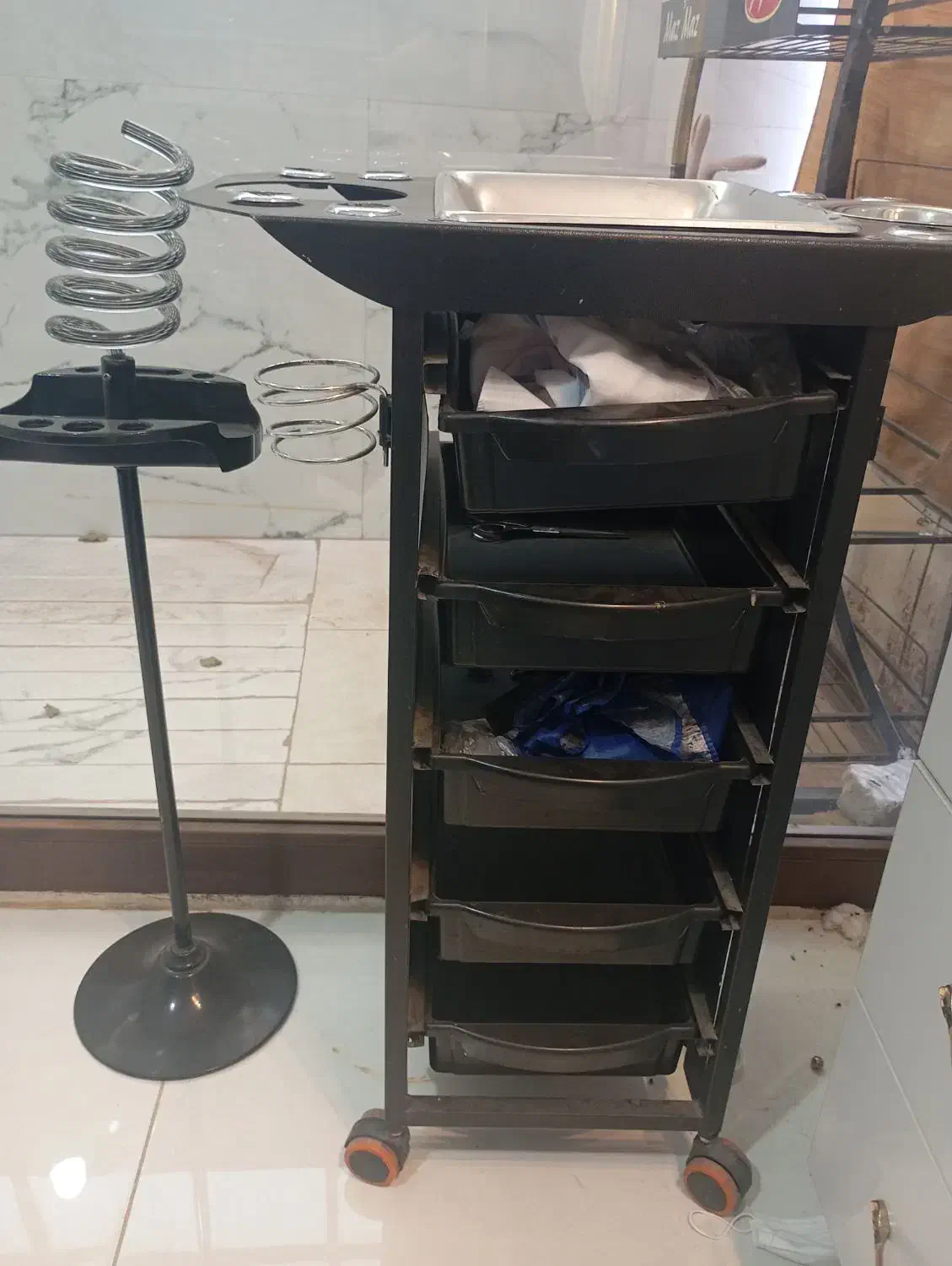 تجهیزات سالن زیبایی|آرایشگاه و سالنهای زیبایی|قزوین, |دیوار