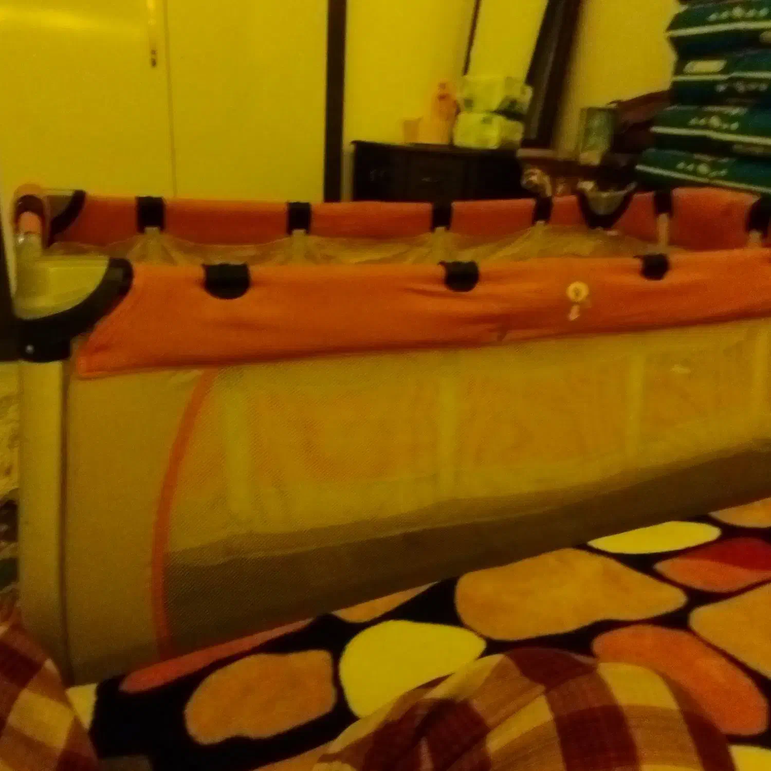 تخت کنار مادر|تخت و صندلی بچه|دوگنبدان, |دیوار