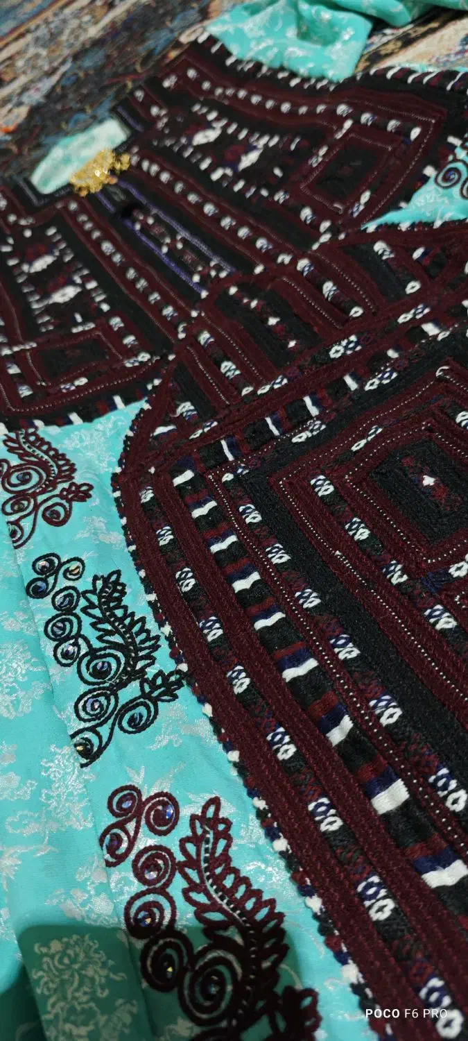 لبآص|لباس|سراوان, |دیوار