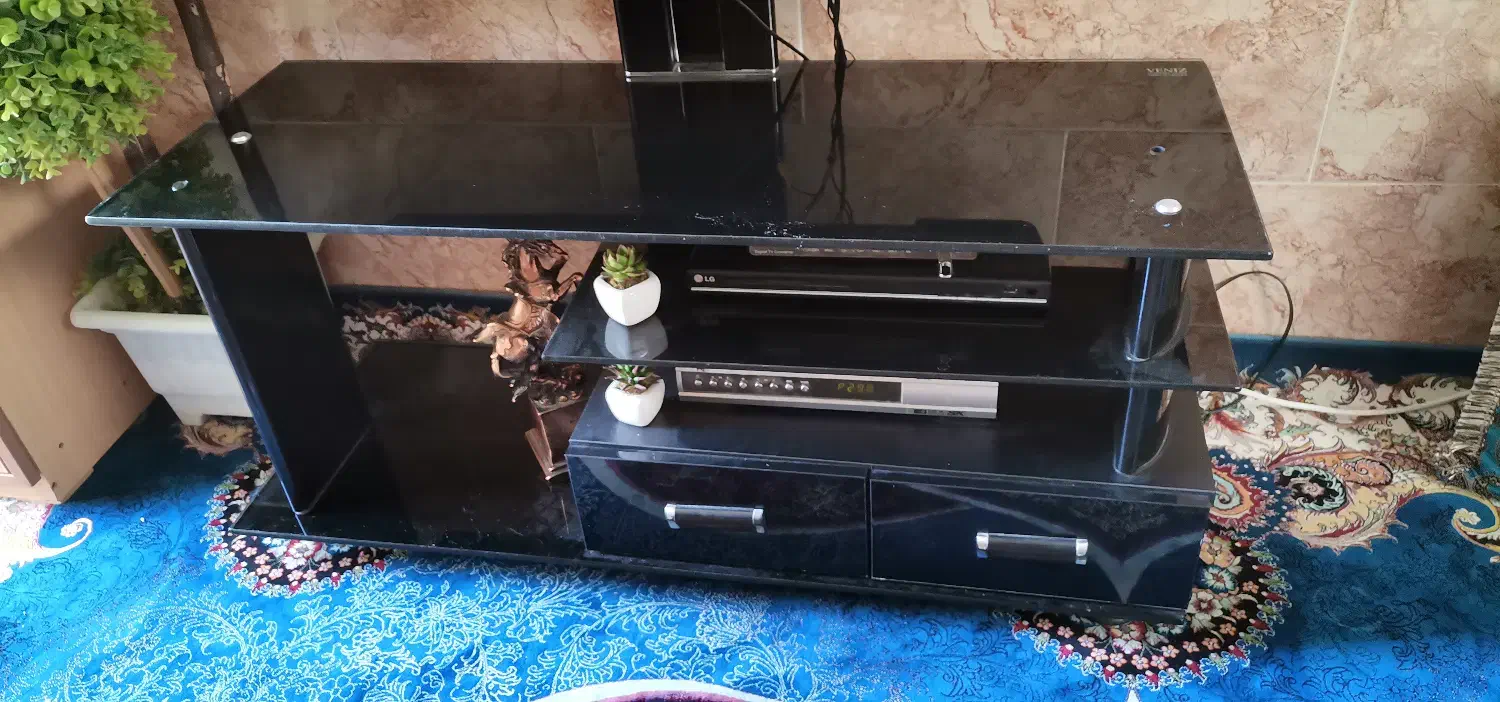 زیر تلویزیونی. سرویس خواب. کمد|تخت و سرویس خواب|شیراز, کوی فرهنگیان|دیوار