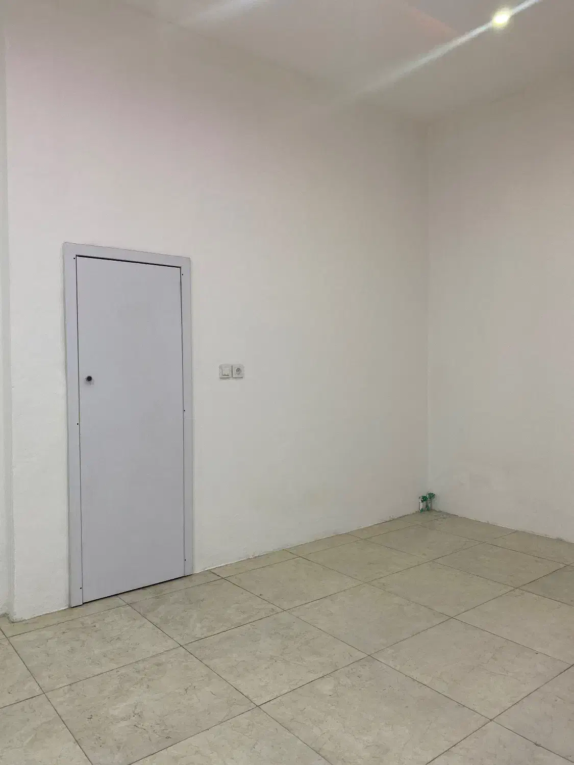 اجاره مغازه مدرن سر خیابان اصلی/دارای آب برق گاز|اجارهٔ مغازه و غرفه|ایزدشهر, |دیوار
