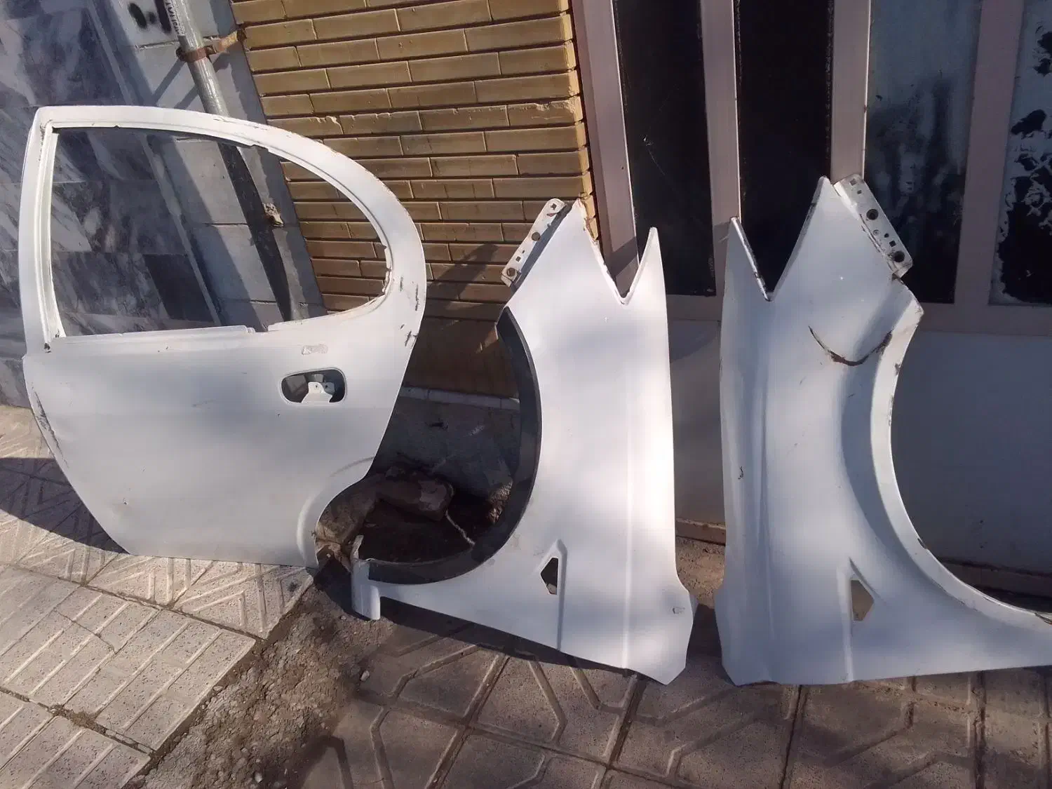 گلگیر و کاپوت ساینا|قطعات یدکی و لوازم جانبی|مشهد, کارگران|دیوار