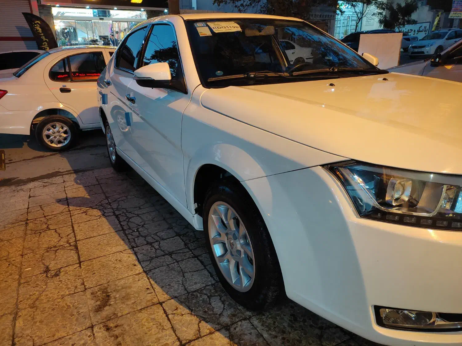 دنا پلاس پنج دنده 1403|خودرو سواری و وانت|تیران, |دیوار