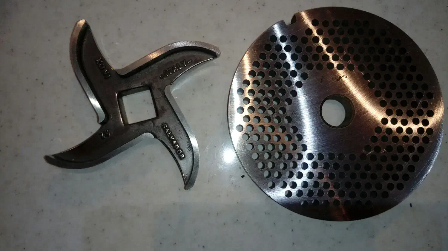 تیغه و شبکه 4/5|خردکن، آسیاب، غذاساز|شیراز, سجادیه|دیوار