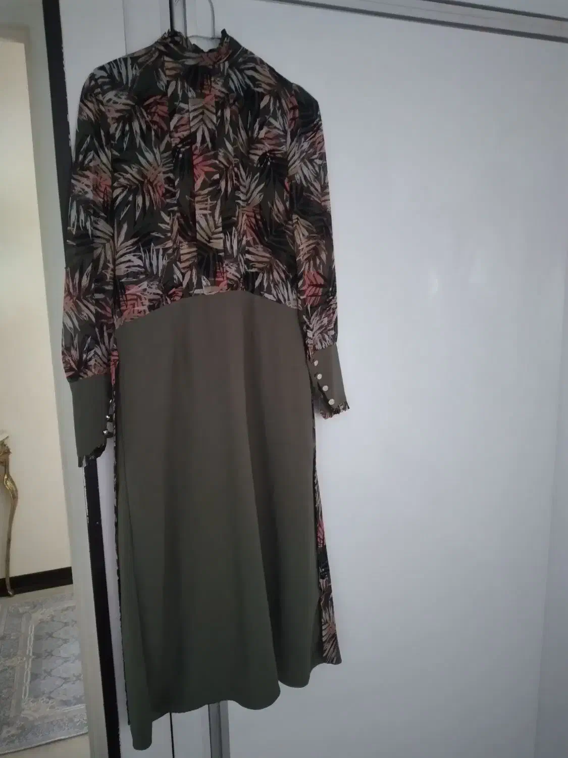 لباس زنانه|لباس|فردوسیه, |دیوار