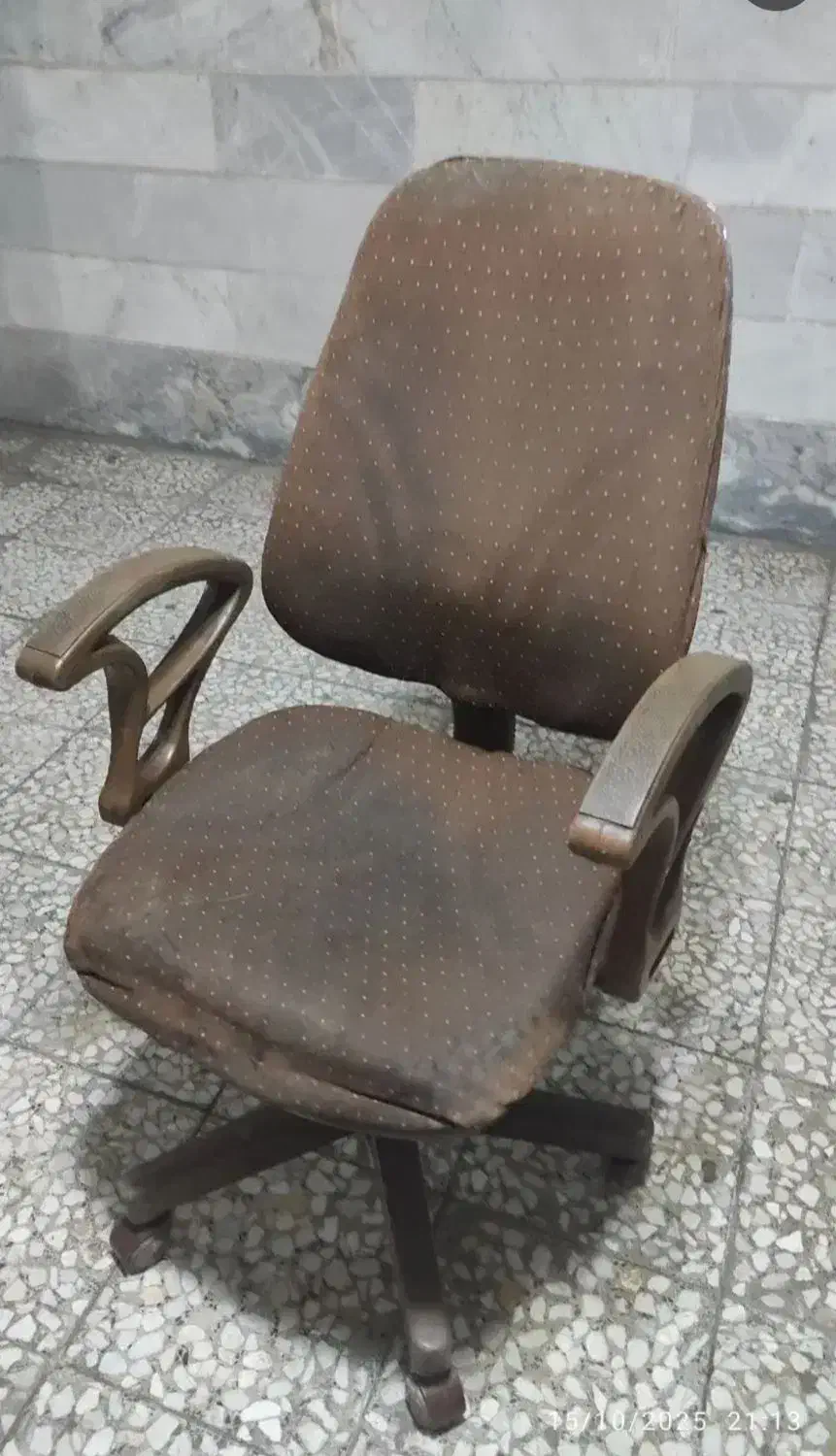 صندلی چرخدار|صندلی و نیمکت|اسلام‌شهر, شهرک لاله|دیوار