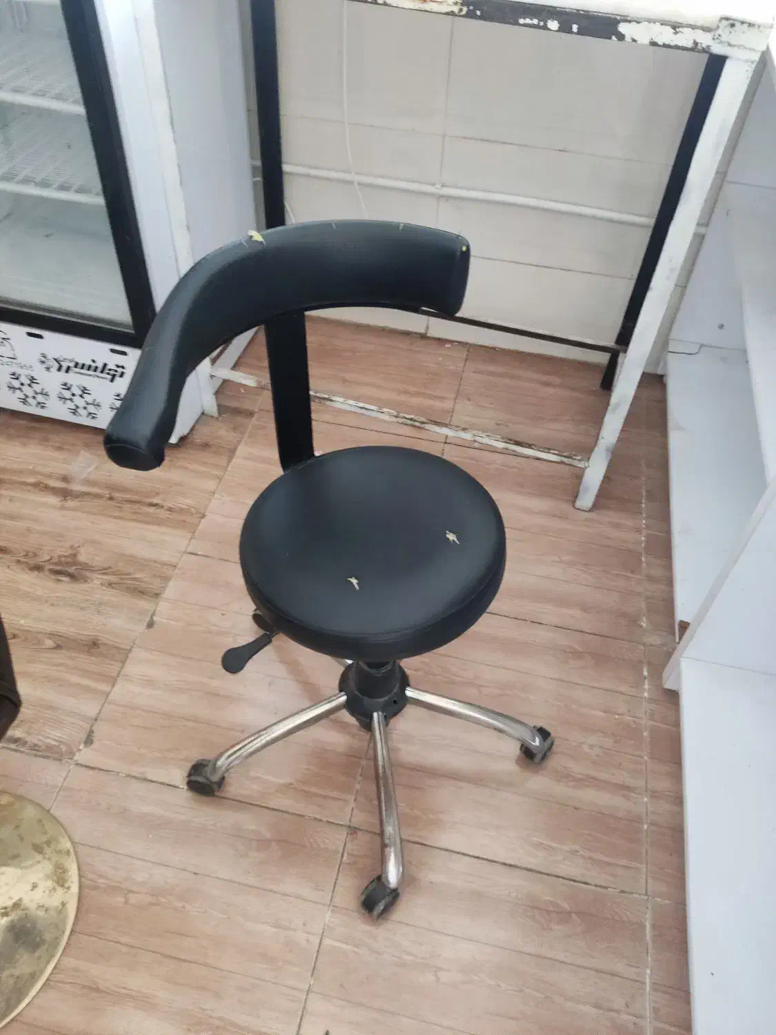 صندلی چرخ دار|صندلی و نیمکت|خورموج, |دیوار