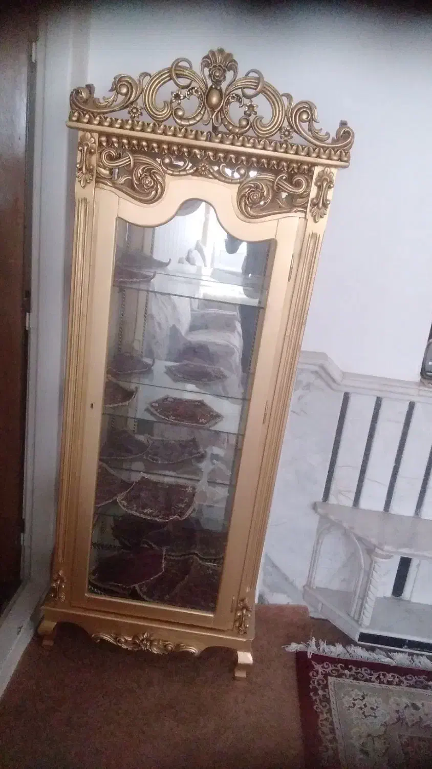 بوفه و آینه طلایی در حد نو|بوفه، ویترین، کنسول|کاشان, باهنر|دیوار