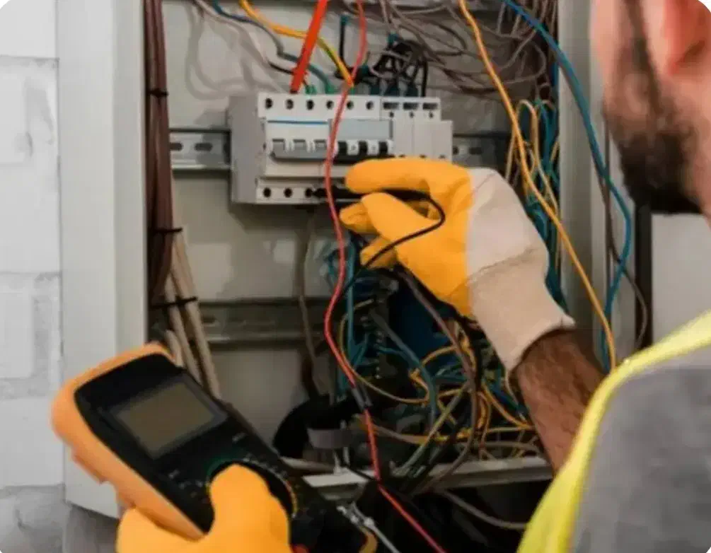 برقکار نصب لوستر رفع اتصالات برقی|خدمات پیشه و مهارت|بندرعباس, |دیوار