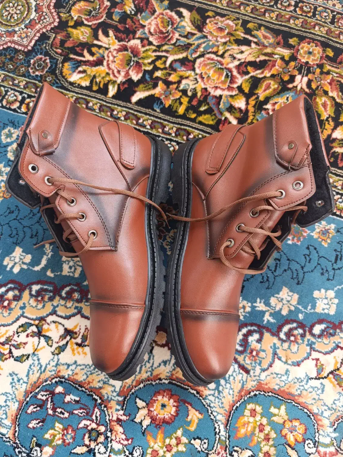 دو جفت کفش|کیف، کفش، کمربند|آشخانه, |دیوار