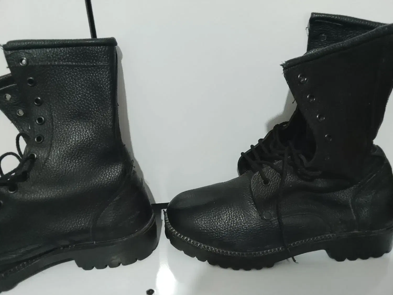 پوتین سربازی|کیف، کفش، کمربند|دورود, |دیوار