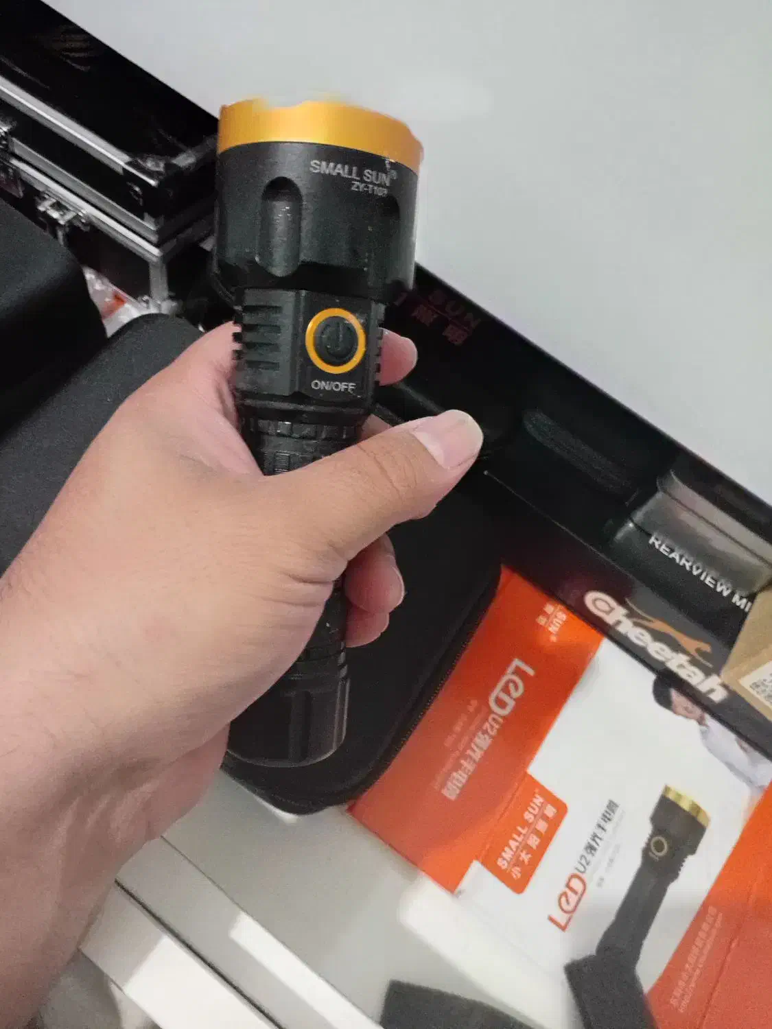 تعدادی چراغ قوه|کوهنوردی و کمپینگ|پاکدشت, پاکدشت (مامازند)|دیوار