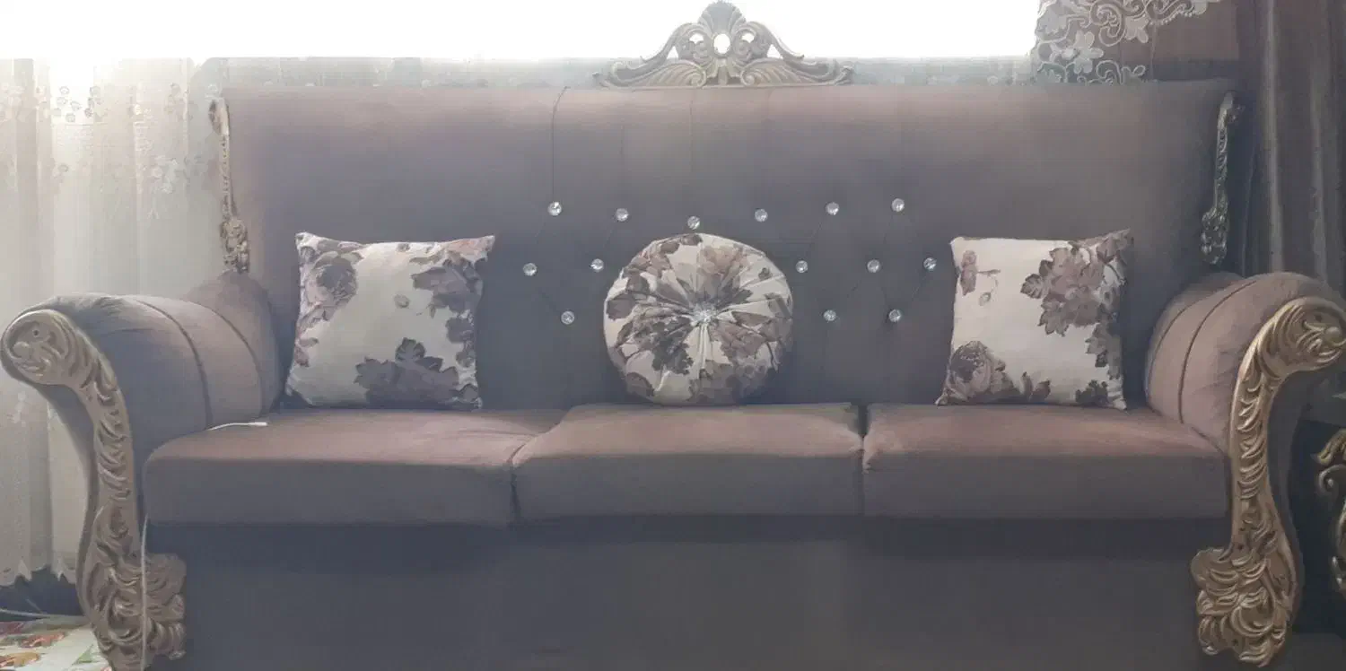 مبلمان ۷نفره راحتی رنگ نسکافه ای همراه با کوسن|مبلمان خانگی و میز عسلی|کرمانشاه, |دیوار