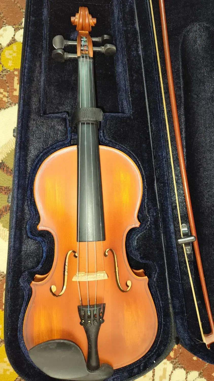 ویولن ۴/۴ به همراه کیف|ویولن|رشت, گلسار|دیوار