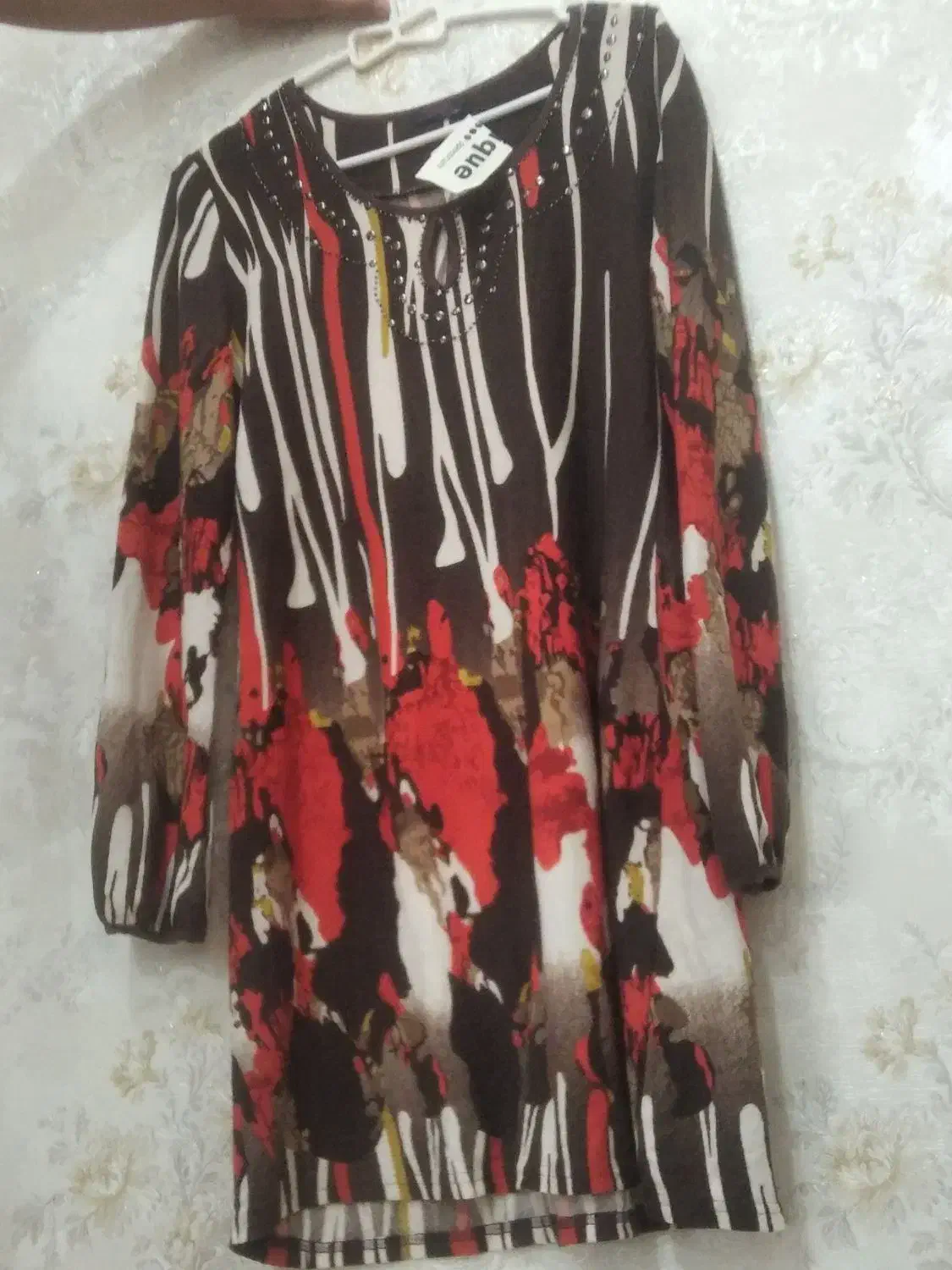 لباس مغازه به دلیل جمع کردن مغازه|لباس|دهلران, |دیوار