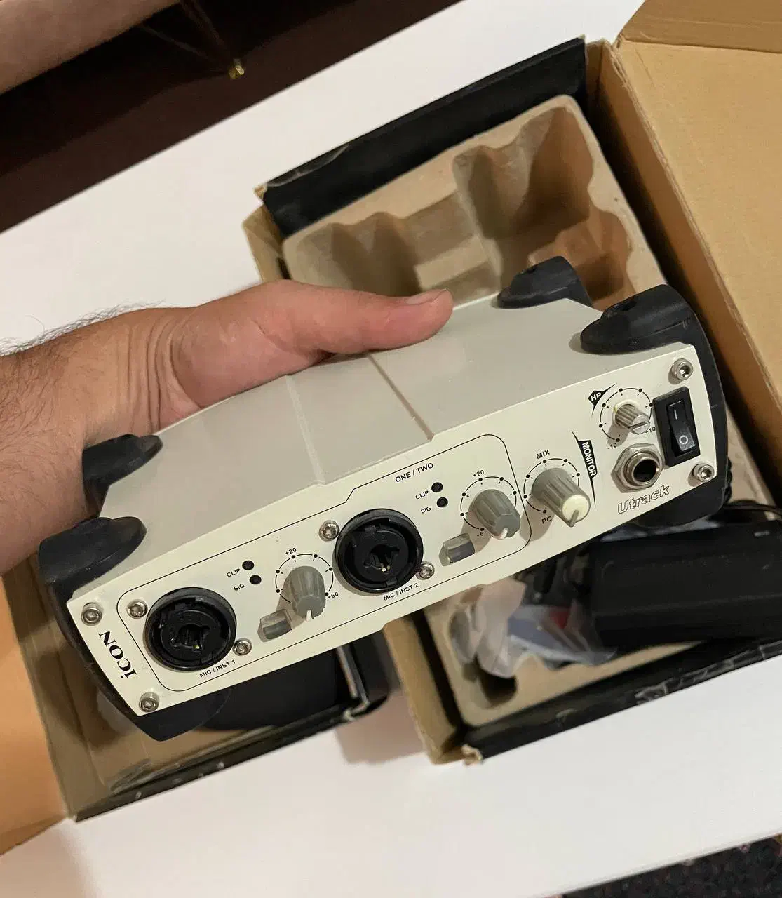 مکروفون بهرینگر و کارت صوتی یوتراک|آلات موسیقی|ارومیه, |دیوار