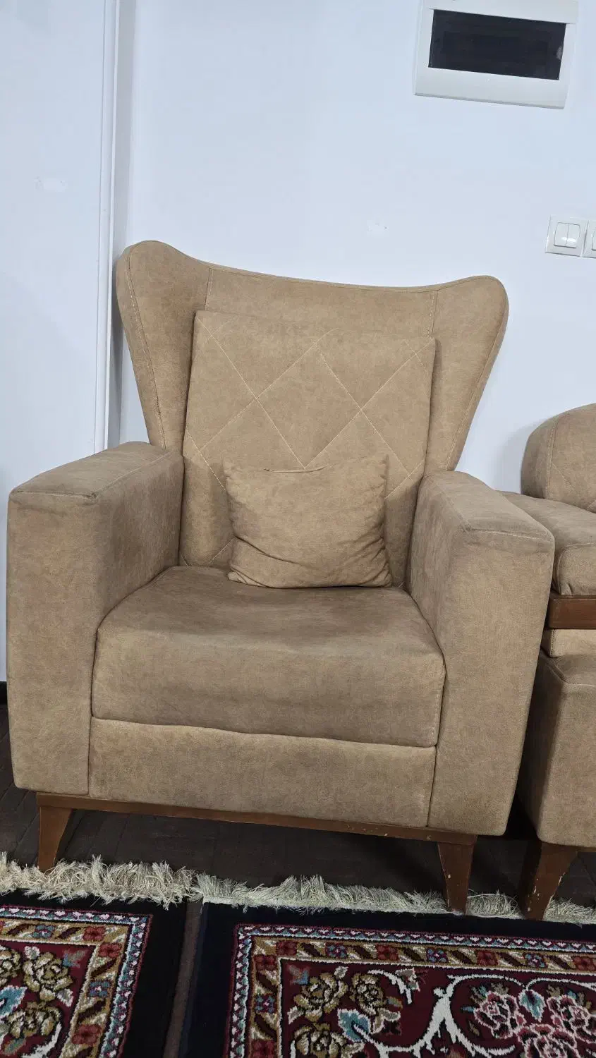 مبل راحتی ۴ نفره درحد|مبلمان خانگی و میز عسلی|قم, شهرک شهرداری|دیوار