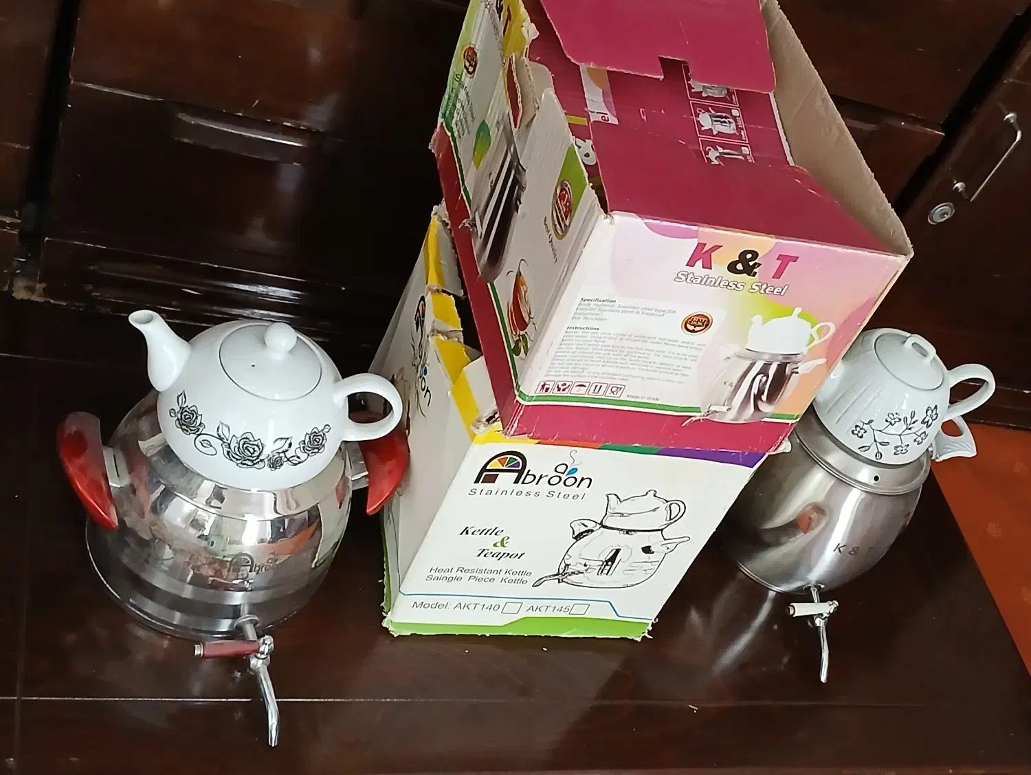 دو دست کتری قوری سماوری نونو باهم ۴ ملیون|قوری، کتری، قهوهساز دستی|خرمآباد, |دیوار