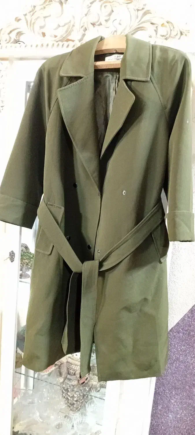 پالتو|لباس|پیشوا, |دیوار