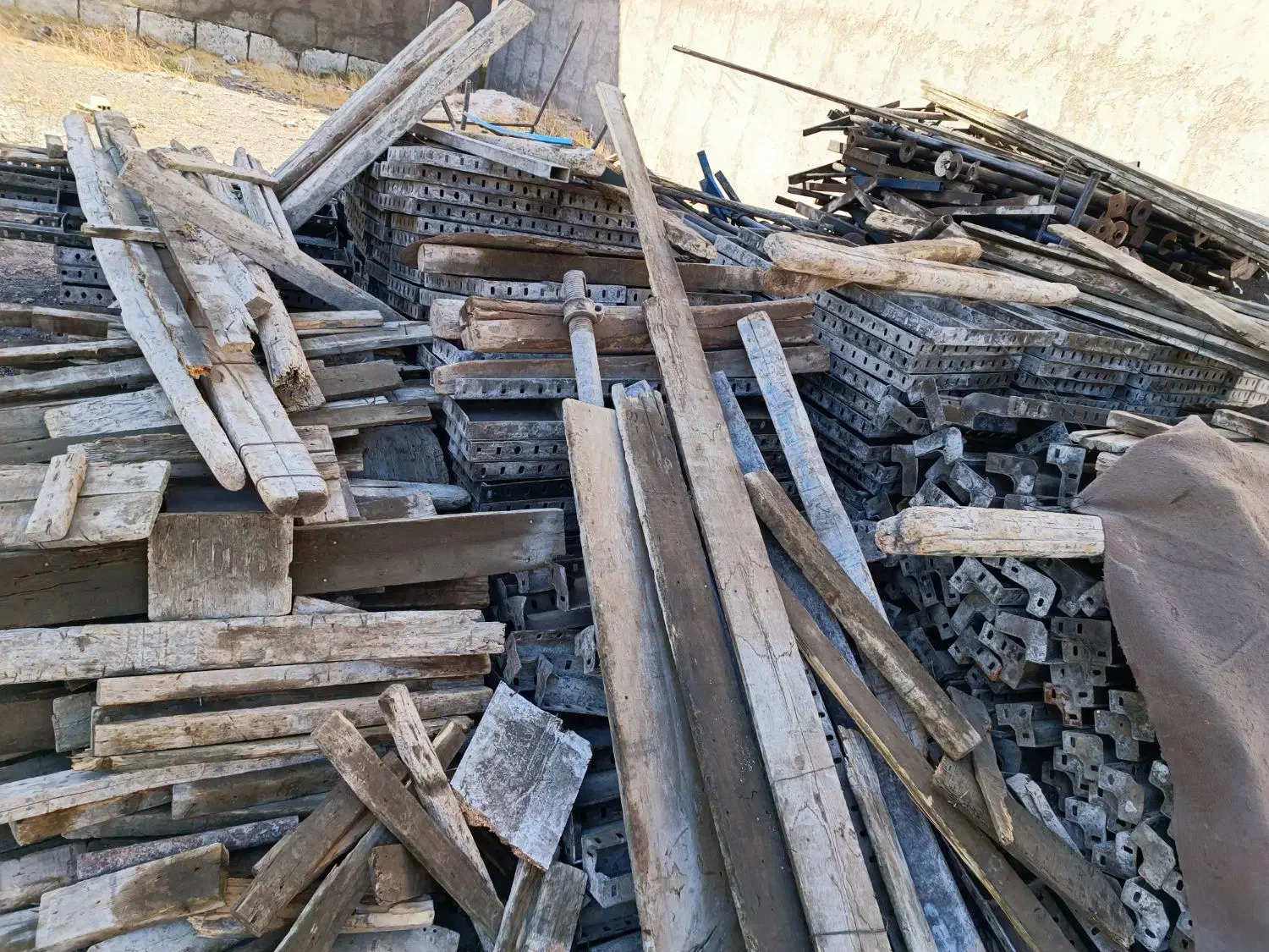 ابزار و مصالح ساختمانی|مصالح و تجهیزات ساختمان|میانه, |دیوار