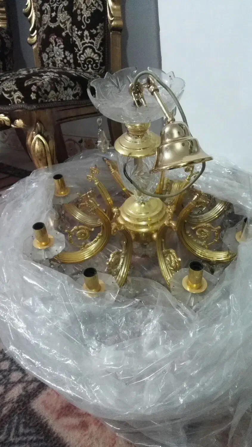 یک عدد|لوستر و چراغ آویز|رباط‌کریم, رباط‌کریم|دیوار