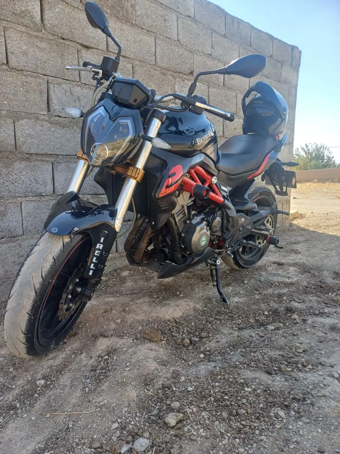 بنلی ۳۰۰ دو سیلندر نیو فیس مدل ۹۹ بسیار تمیز|موتورسیکلت|اصفهان, شمس آباد|دیوار
