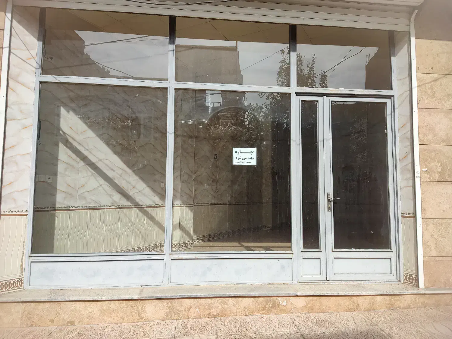 یک با مغازه|اجارهٔ مغازه و غرفه|میانه, |دیوار