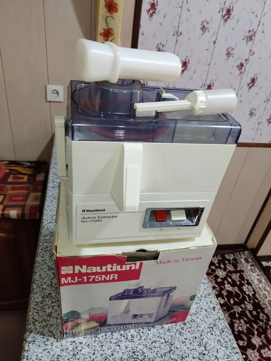 آبمیوه‌گیریMJ-175NRقطعات سالم، موتور نیاز به تعمیر|آبمیوه‌گیر و آب‌مرکبات‌گیر|بافق, |دیوار