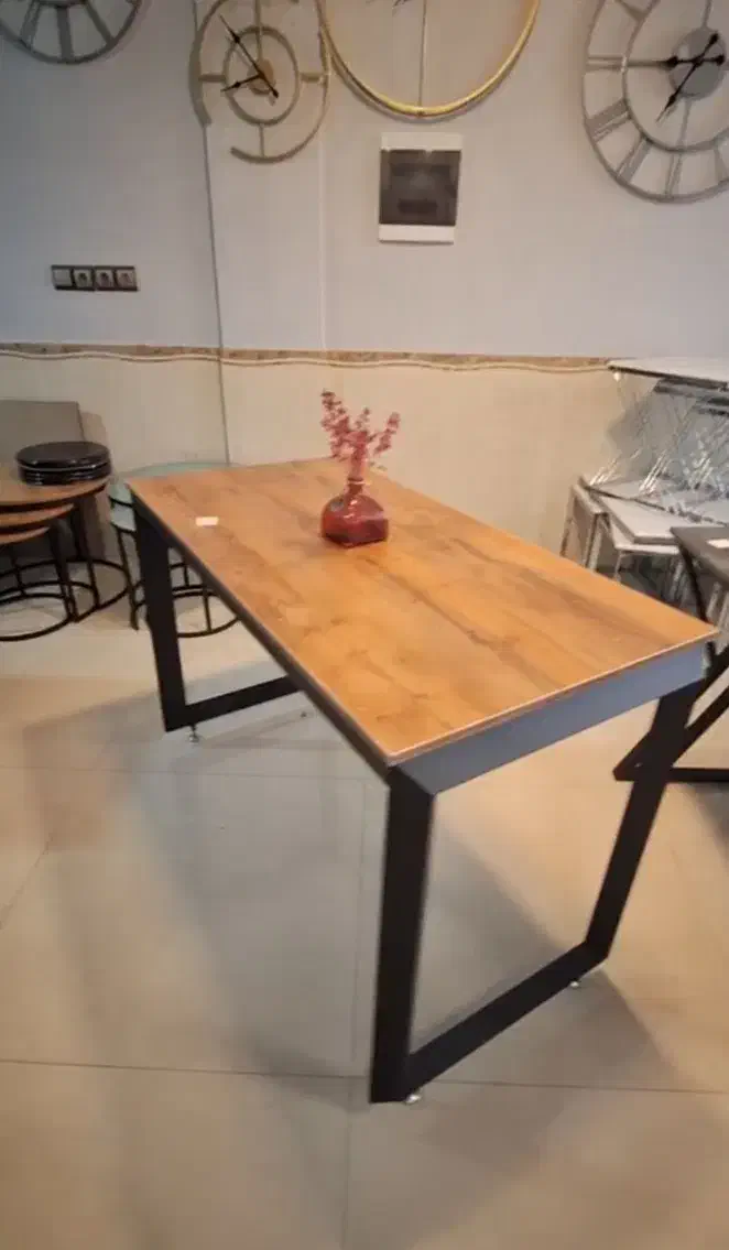 میز تحریر/ ناخن /کافی شاپی( پایه هرمی)|میز تحریر و کامپیوتر|مشهد, شهید رضوی|دیوار