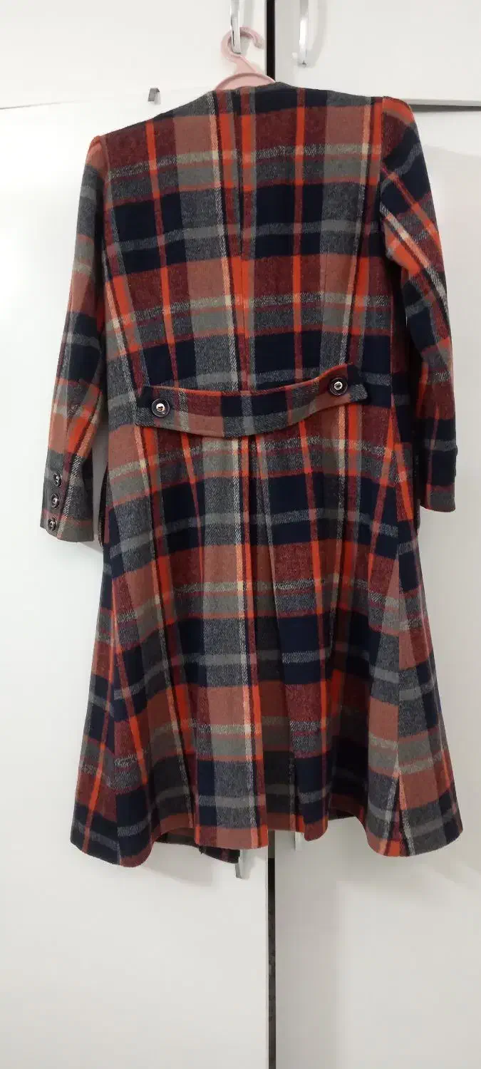 پالتو|لباس|نیشابور, هفده شهریور|دیوار