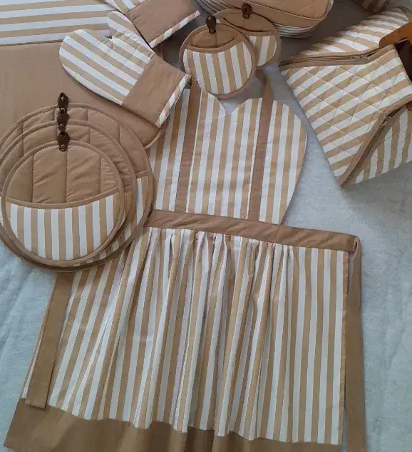 سرویس اشپزخانه|سفره، حوله، دستمال آشپزخانه|مشهد, پنجتن|دیوار