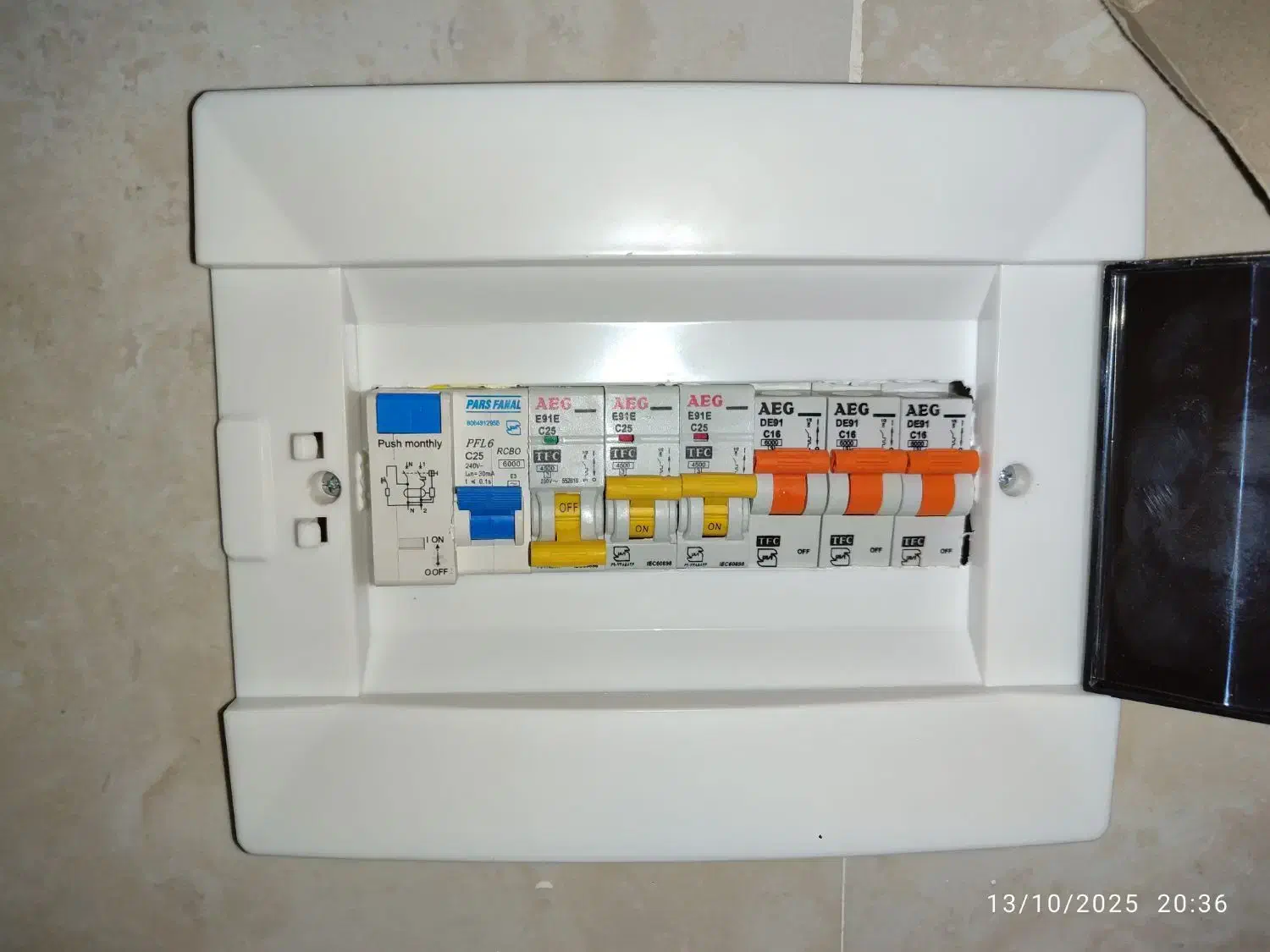 برق کار ساختمان /برقکشی ساختمان|خدمات پیشه و مهارت|اراک, |دیوار