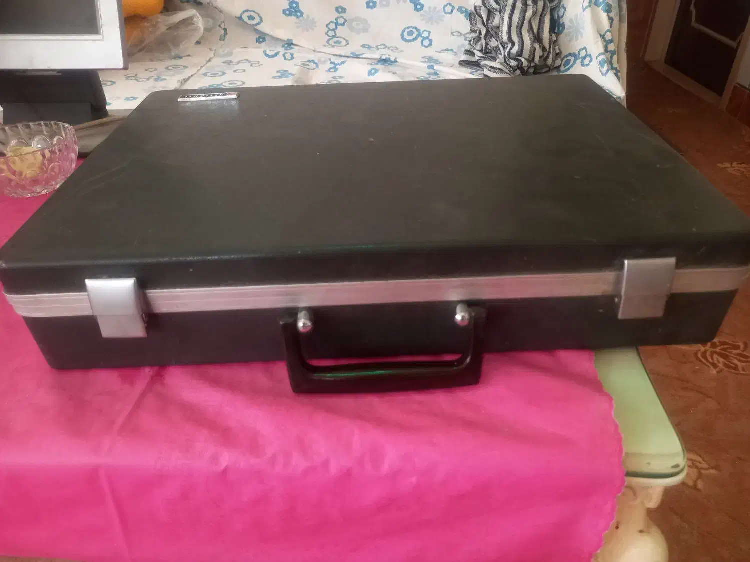 گرامافون + رادیو  گردشی کلکسیونی بسیار قدیمی|کلکسیون اشیاء عتیقه|گلپایگان, |دیوار