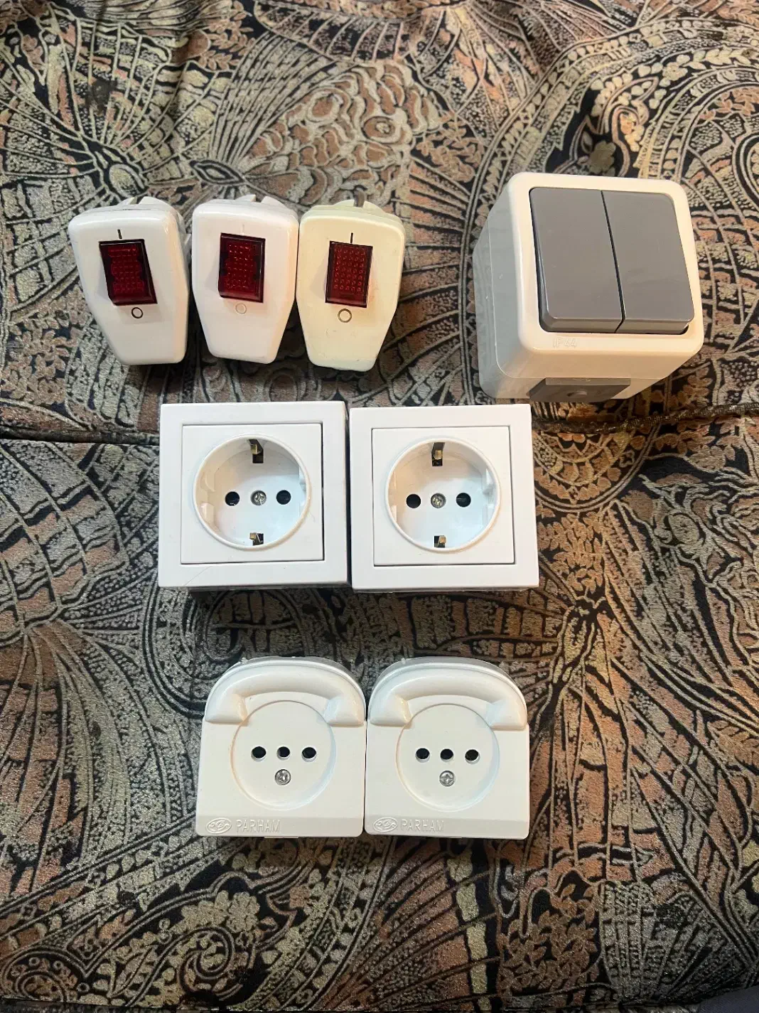 کلید پریز|لوازم جانبی موبایل و تبلت|شیراز, هفت تنان|دیوار