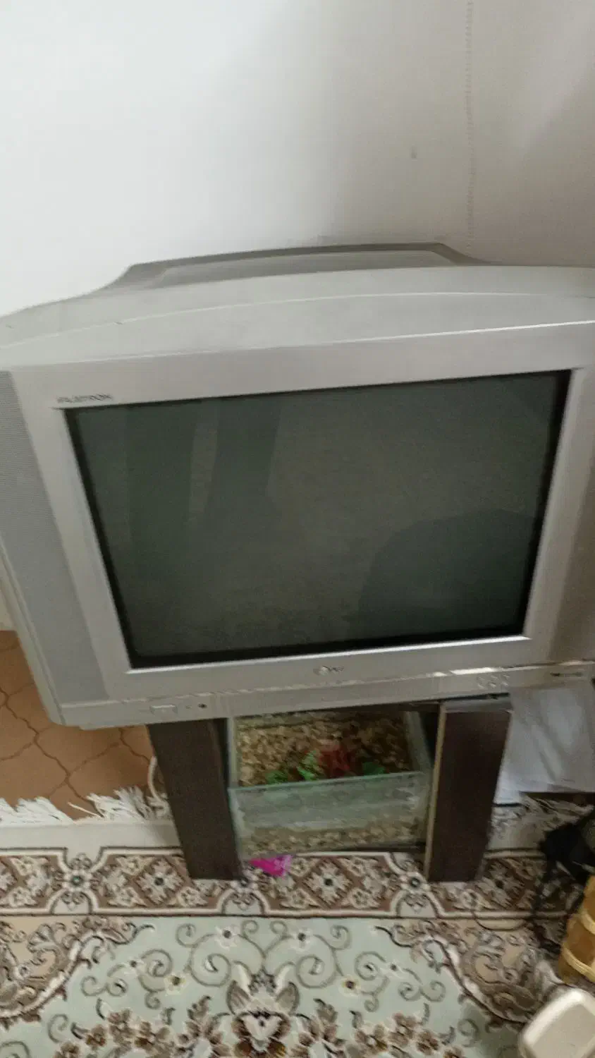 تعدادی وسایل دسته دوم تلویزیون|تلویزیون و پروژکتور|طسوج, |دیوار