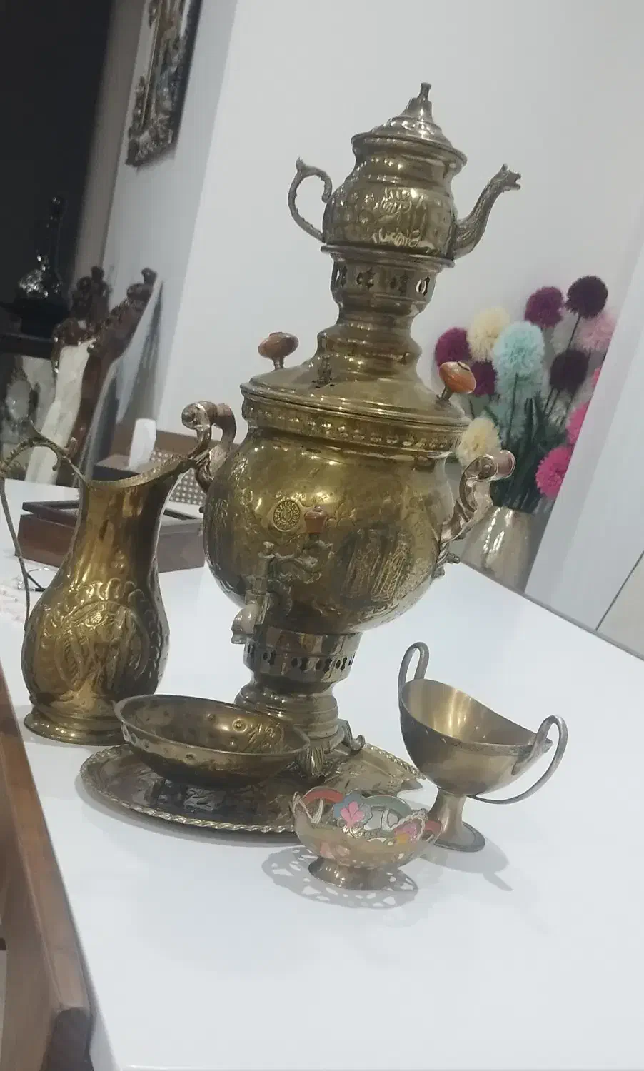 سماور برنجی قدیمی همراه شش تکه|کلکسیون اشیاء عتیقه|اندیشه, اندیشه فاز ۲|دیوار