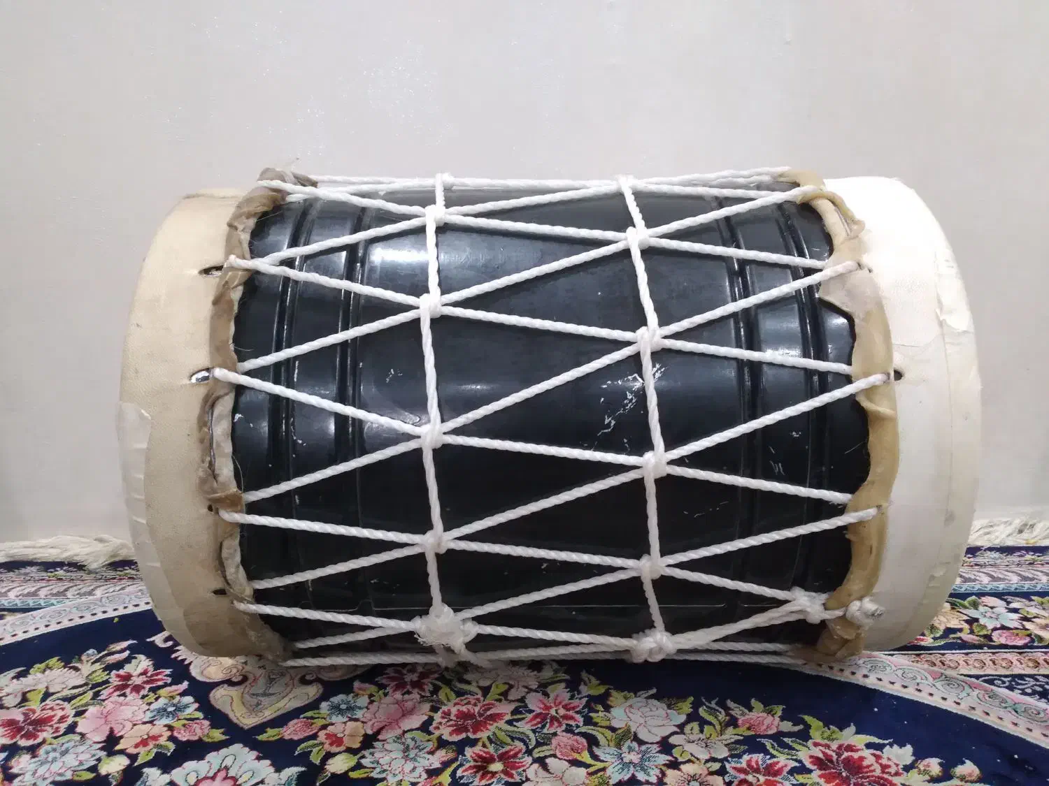 دمام حلبی|درام و پرکاشن|قشم, |دیوار