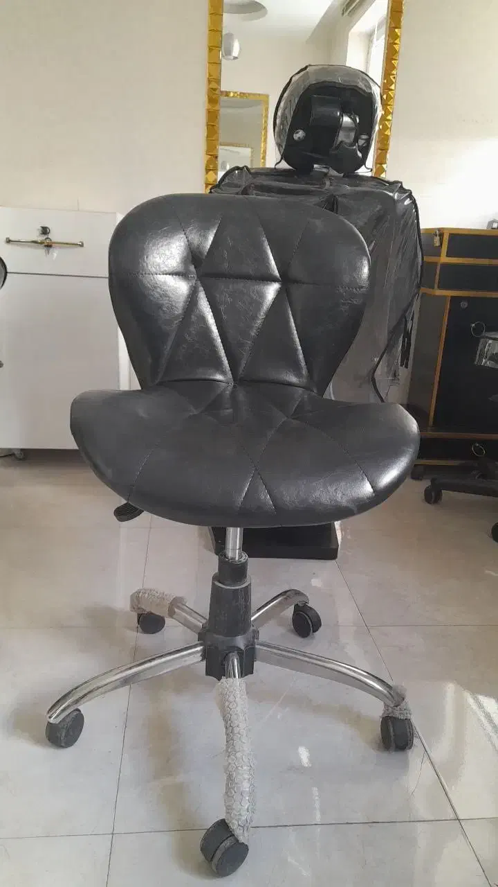 صندلی میکاپ vip|آرایشگاه و سالن‌های زیبایی|اردبیل, |دیوار