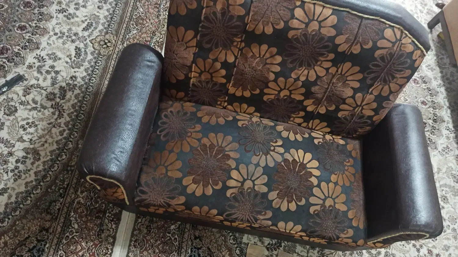 مبل دو نفره|مبلمان خانگی و میز عسلی|صومعه‌سرا, |دیوار