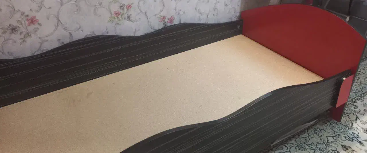 تخت نوجوان|تخت و سرویس خواب|اصفهان, کوی میلاد|دیوار