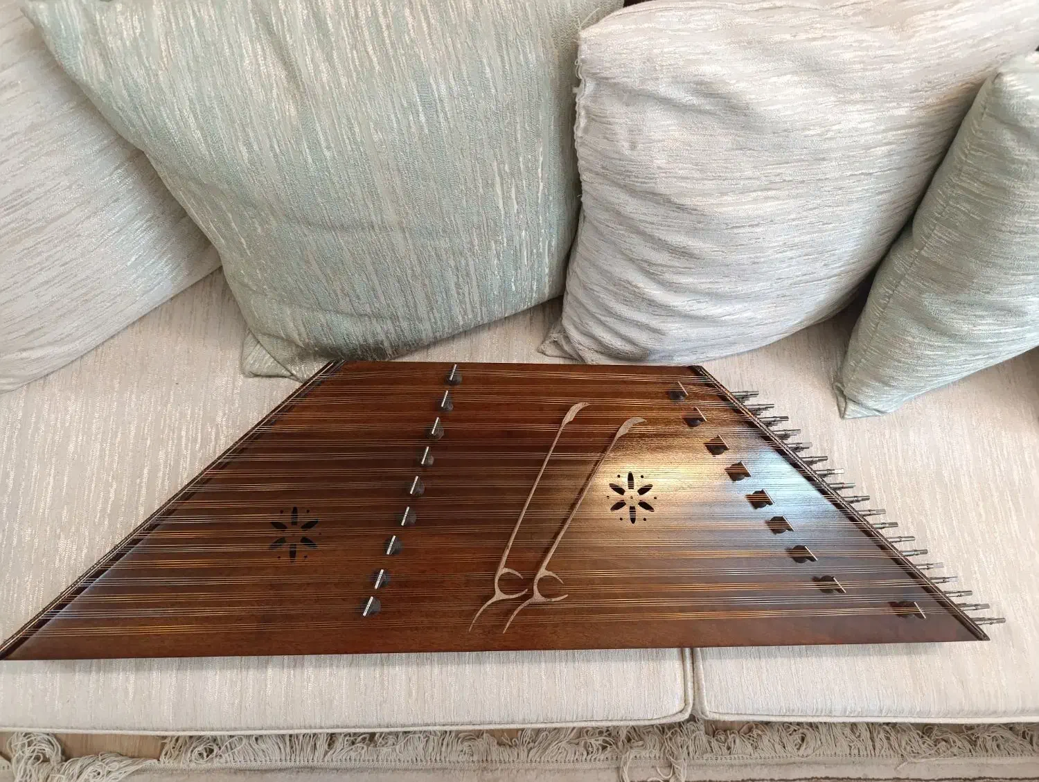 سنتور 4مهر چوب تمام گردو نوی نو با جعبه حرفه ای|سازهای سنتی|اصفهان, خواجو|دیوار