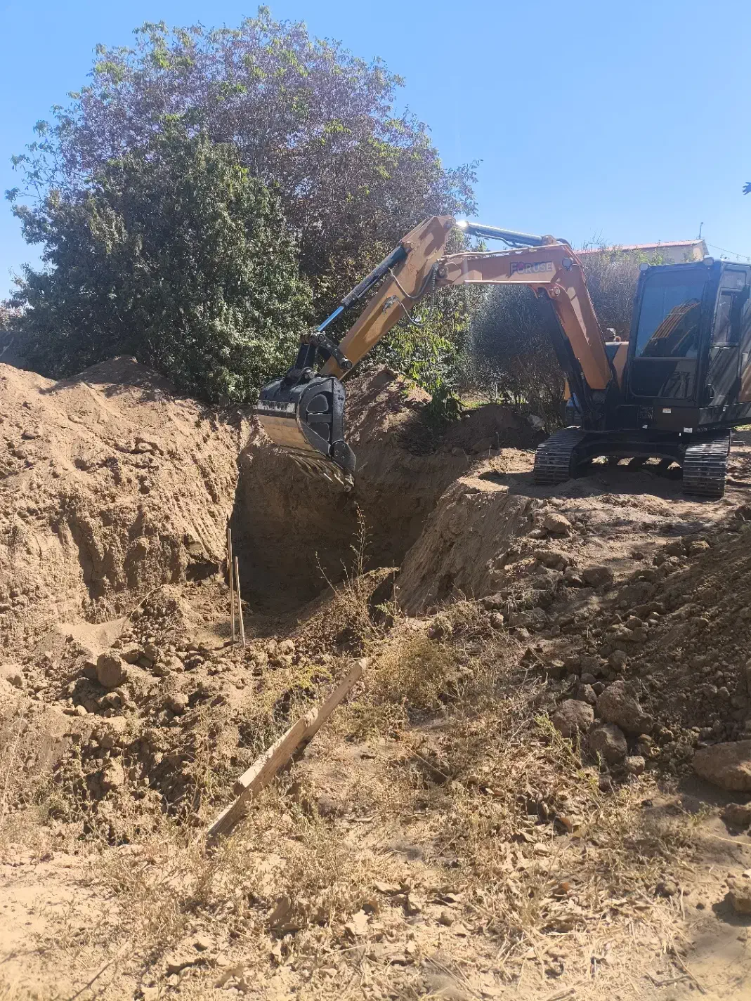 پیمانکاری حیدری مینی بیل ، لودر ، جرثقیل ، بنز تک|خدمات حمل و نقل|بوئین زهرا, |دیوار