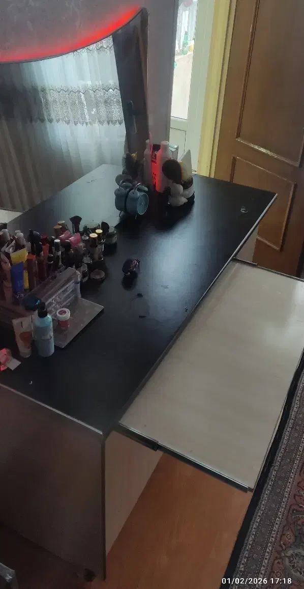 میز آرایش|آرایشگاه و سالنهای زیبایی|اردبیل, |دیوار