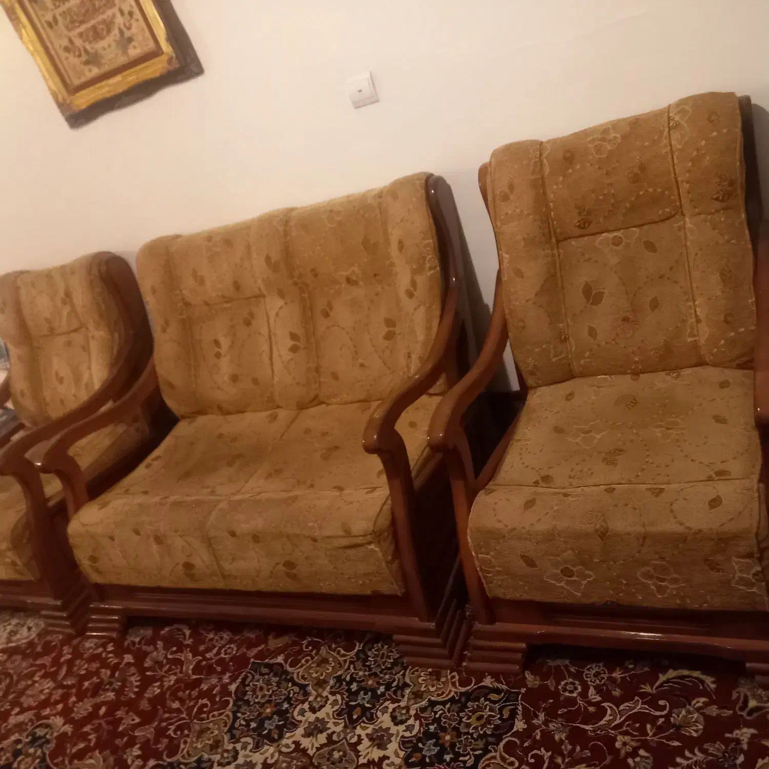 مبل ۸ نفره همراه میز وسط و دو میز عسلی|مبلمان خانگی و میز عسلی|تهران, دهم فروردین|دیوار